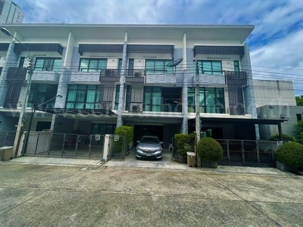 ทาวน์โฮม เพล็กซ์ บางนา