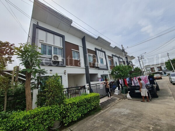 ทาวน์โฮม ไลโอ อีลิท กาญจนาภิเษก-เวสต์เกต