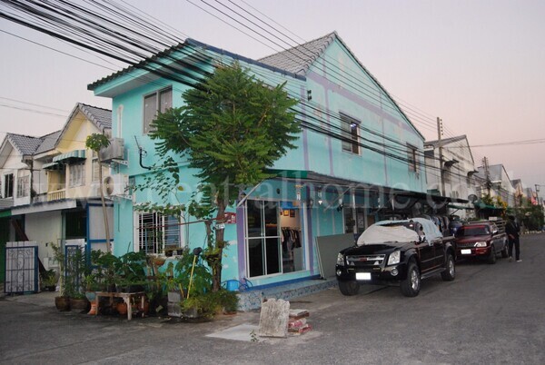 ทาวน์เฮ้าส์ หลังมุม หมู่บ้าน อยู่เจริญ 4 ลำลูกกา คลอง 4