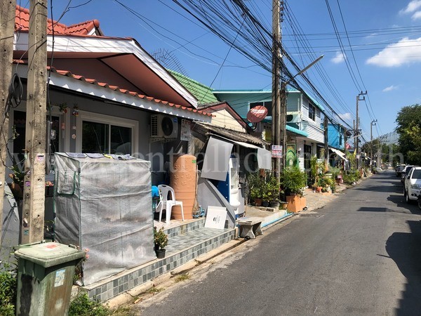 ทาวน์เฮ้าส์ หมู่บ้าน เสริมสิริ ซอย รามอินทรา 40 แยก 8-7