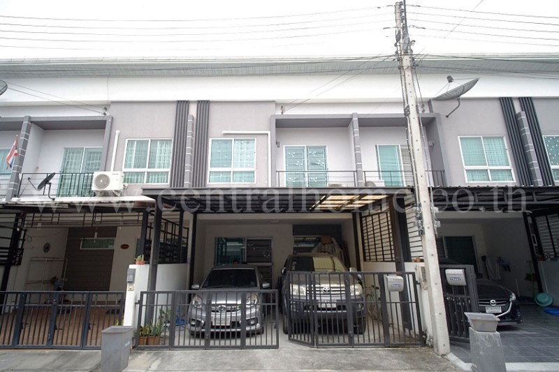 ทาวน์โฮม  เดอะ ทรัสต์ ทาวน์ รังสิต - คลอง 1 ใกล้ ฟิวเจอร์ พาร์ค รังสิต