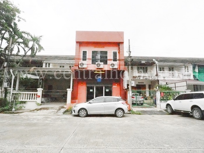 ทาวน์เฮ้าส์ หมู่บ้าน รามวิลล่า ถนน รามคำแหง 30/1 ถนนเมน ราคาถูก